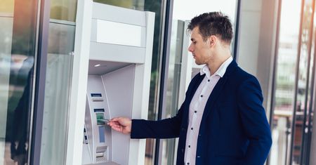 Utrudniony dostęp do gotówki. To samo w Polsce, Czechach i Niemczech