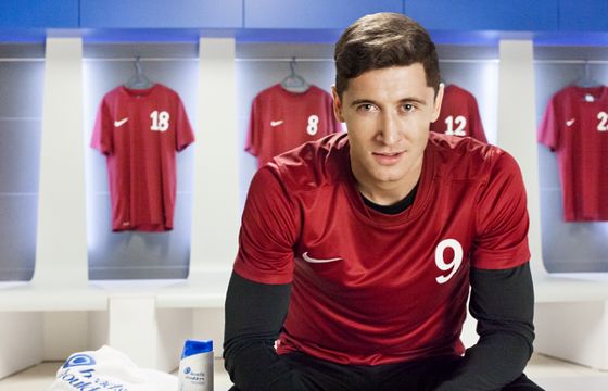 Robert Lewandowski reklamuje head &amp; shoulders także za granicą (wideo)