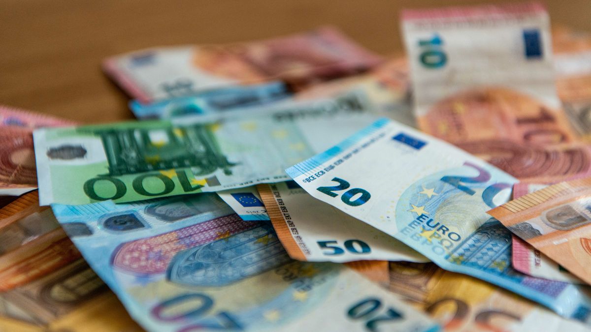 Przy wjeździe do Rosji i na Białoruś na własny użytek można mieć przy sobie tylko 60 euro 