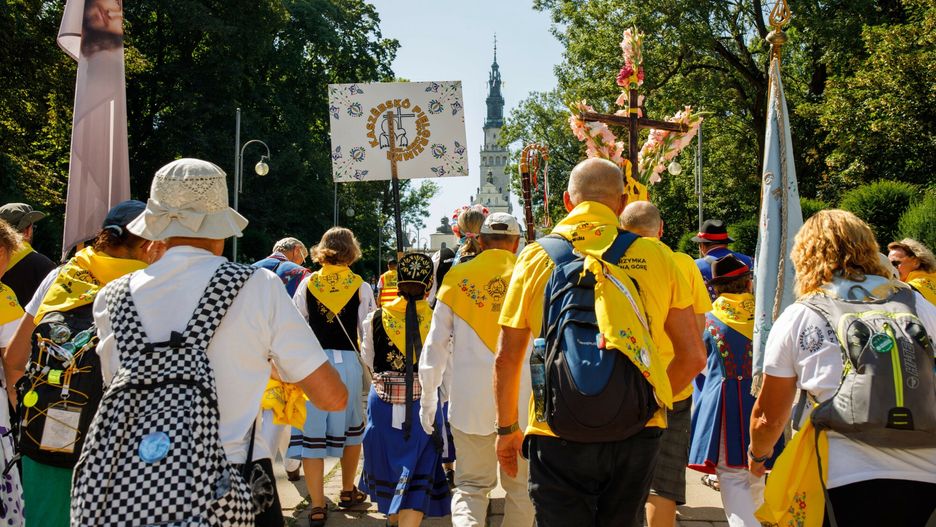 Tłumy pielgrzymów zmierzają na Jasną Górę