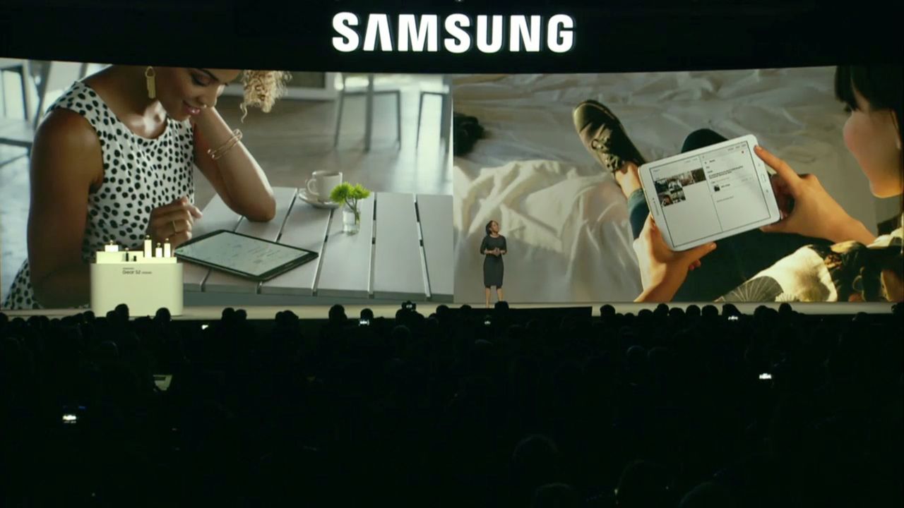 Galaxy TabPro S, Gear S2 classic w nowych wersjach i niespodzianka dla użytkowników iPhone'ów - nowości Samsunga z CES 2016