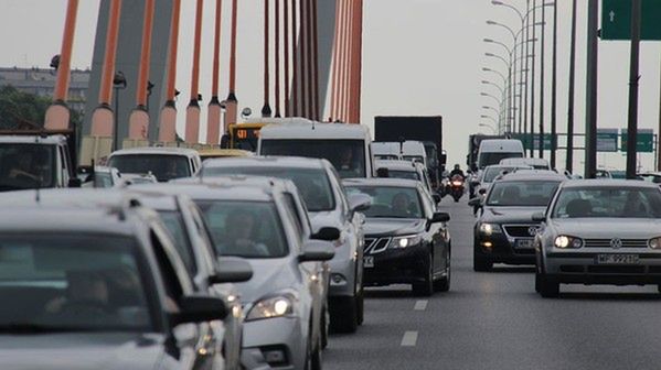 Wypadek na moście Siekierkowskim w Warszawie. Ogromne korki