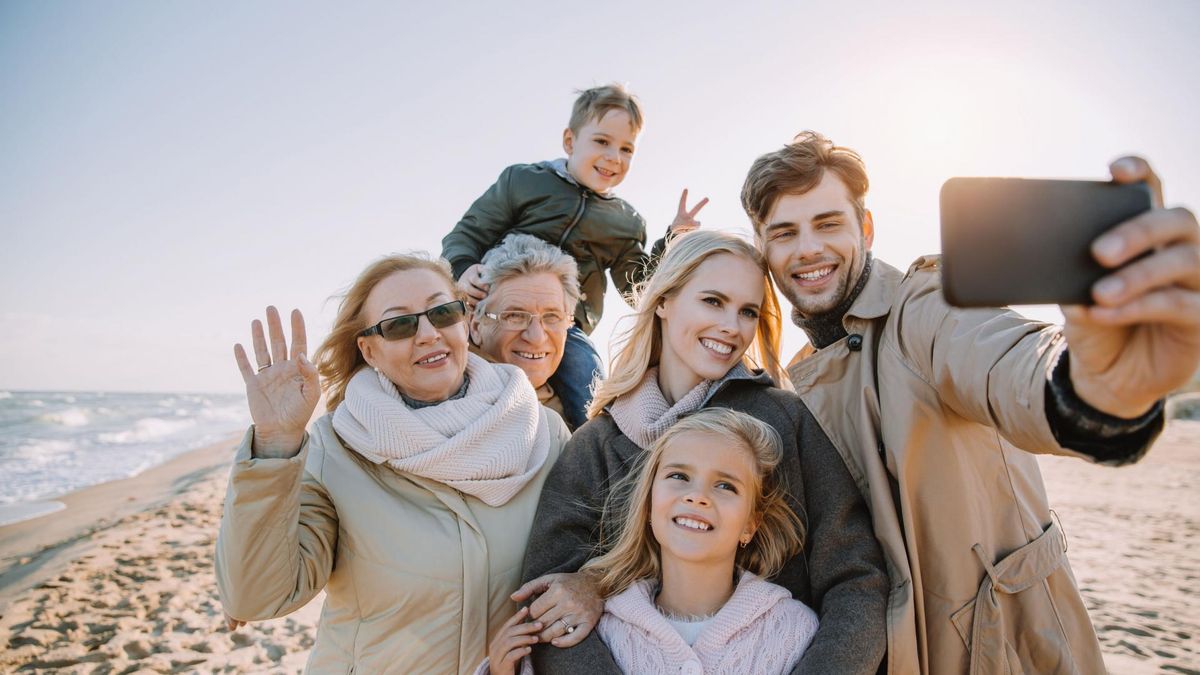 Zabrał rodziców na wakacje. Opłacił lot i hotel