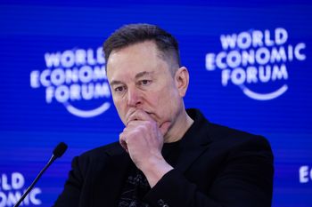 Już nie jest bilionerem. Wystarczyły dwa tygodnie