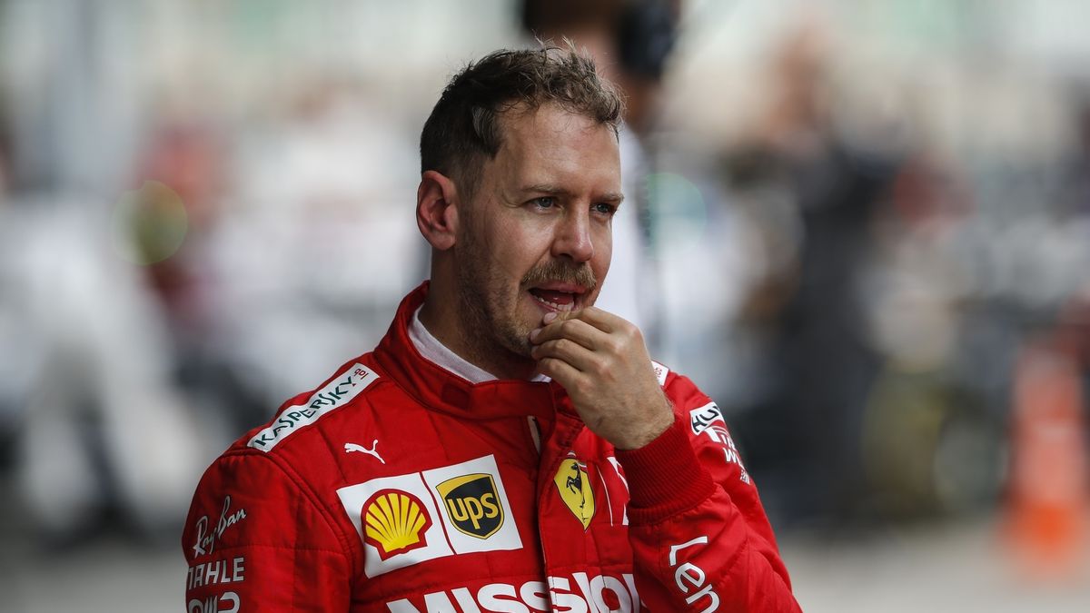 Vettel czuje presję nie tylko ze strony swojego zespołowego partnera Leclerca, ale też ze strony mediów i kibiców Ferrari.