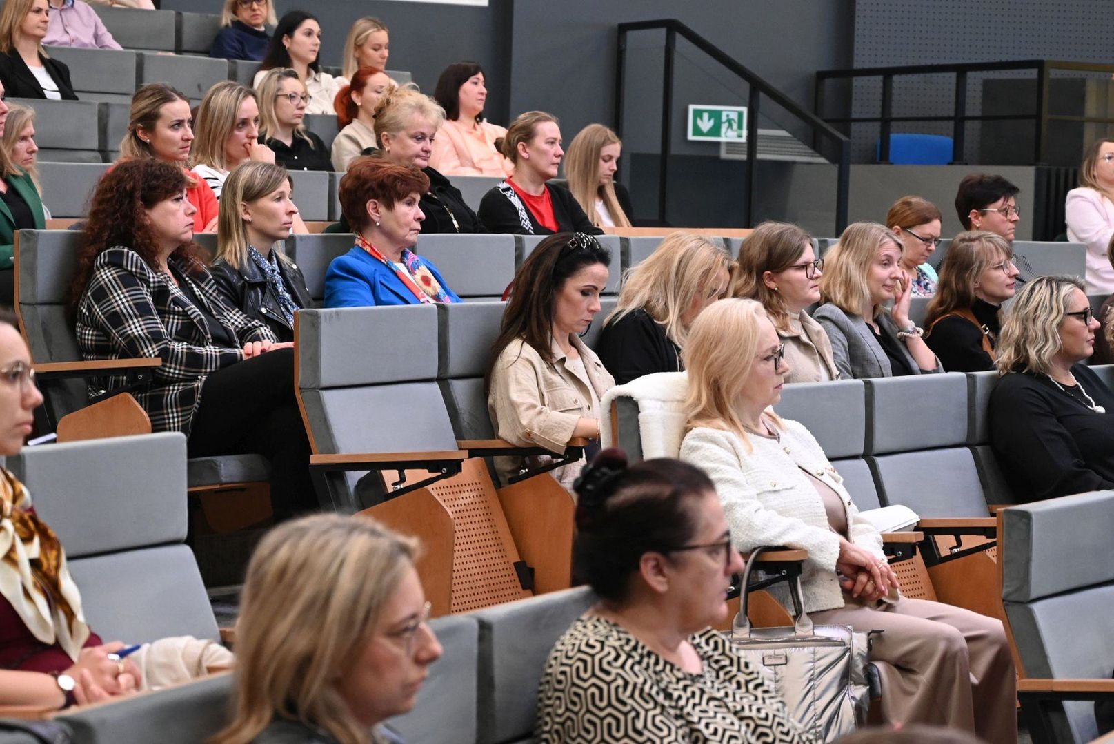 Specjaliści poruszali problemy dotyczące przestępczości narkotykowej, współczesnych uzależnień, zagrożeń dzieci i młodzieży czy zaburzeń psychicznych związanych z nadużywaniem substancji psychoaktywnych.