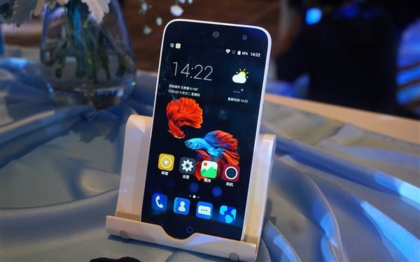 ZTE Blade A1 to jeden z najtańszych smartfonów z czytnikiem linii pailarnych 7