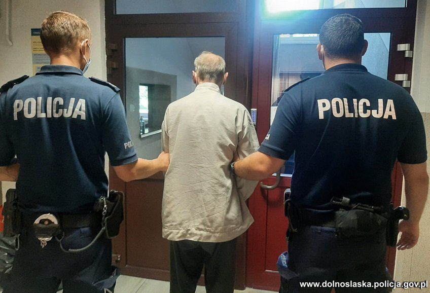 Areszt za znęcanie się nad 93-letnią matką. Rodzinny dramat w Jaworze