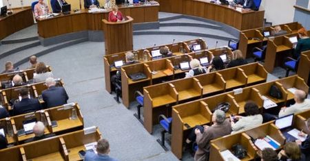 Radni ustalą wynagrodzenie prezydenta Płocka na 2026 rok