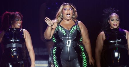 Lizzo miała nakłaniać tancerkę do dotykania NAGIEJ STRIPTIZERKI. "Jeśli nie spróbujesz, nie będziesz mieć wielu zleceń"