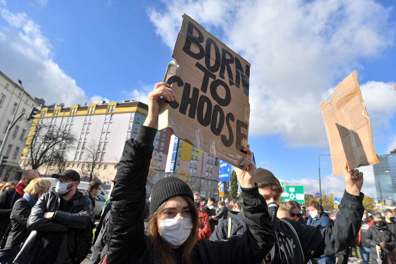 Strajk kobiet. Protest ma w środę przyjąć inną formę. Sprawdziliśmy, kto do niego dołączy