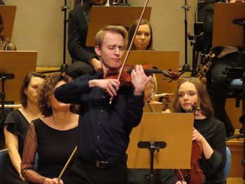 Zielona Góra: Wojciech Niedziółka wykonał koncert skrzypcowy