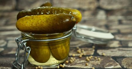 Wyjątkowo prosta przekąska. Ogórki w zalewie musztardowej