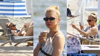 Katarzyna Warnke wyleguje się w bikini na plaży w Sopocie, schładzając się zimnymi napojami (ZDJĘCIA)