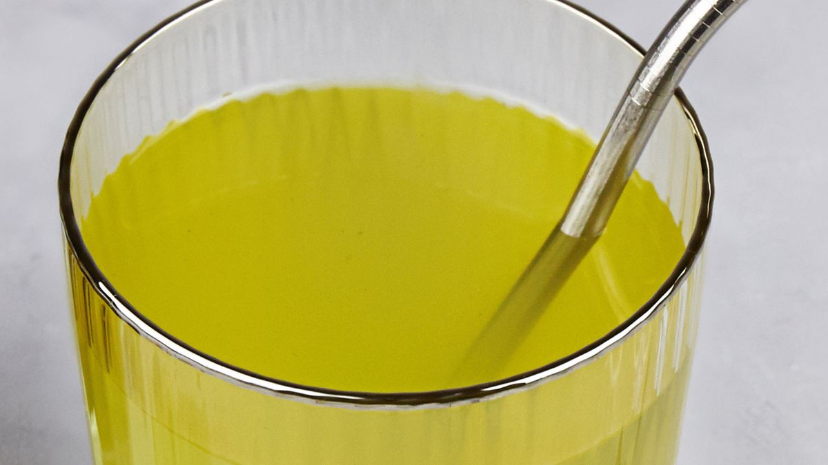 Dlaczego warto pić wodę po kiszonkach?