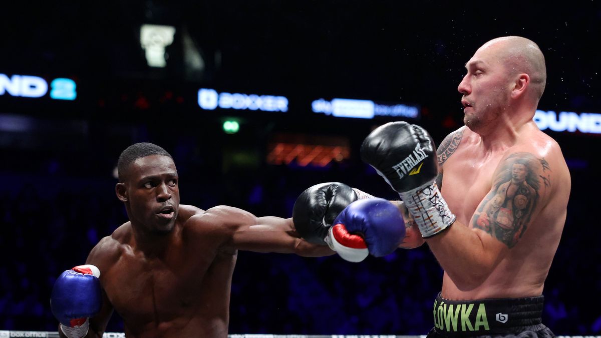 MANCHESTER, ENGLAND - JANUARY 21: Richard Riakporhe punches Krzysztof Glowacki during the Cruiserweight fight between Richard Riakporhe and Krzysztof Glowacki at Manchester Arena on January 21, 2023 in Manchester, England. (Photo by Alex Livesey/Getty Images)