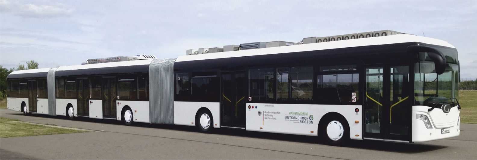 Gigantyczny autobus z Drezna mierzy 30 metrów i zabiera ponad 250 pasażerów 2