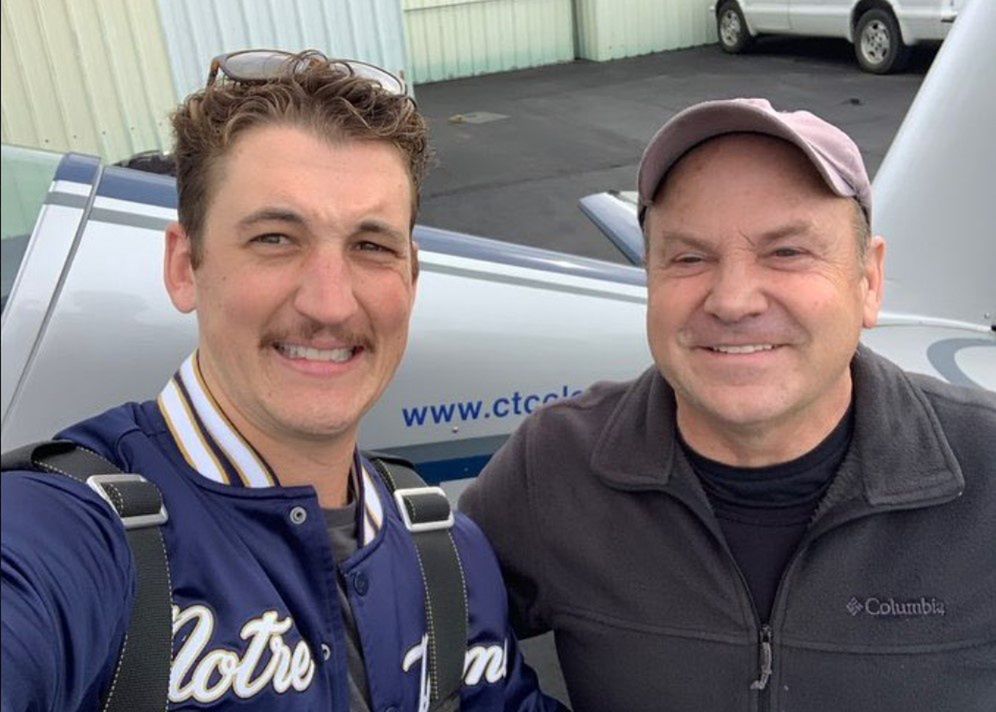 Ekipa "Top Gun: Maverick" w żałobie. Miles Teller żegna zmarłego pilota