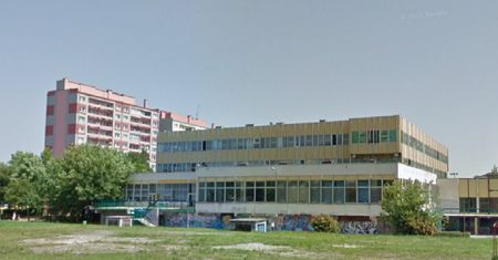 Podstawówka w Wałbrzychu celem snajpera. Kula niemal trafiła w uczennicę V klasy
