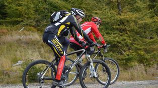 Wyścig rowerowy na popularnych trasach w Górach Izerskich. Utrudnienia dla turystów i rowerzystów. Sprawdźcie, gdzie uważać 7 czerwca