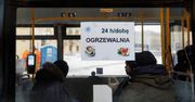 Białystok: Autobus-ogrzewalnia na Rynku Kościuszki. Sprawdza się. Będzie funkcjonował dłużej