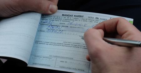 Mandat płatny kartą. Prawie 18 mln zł ze 127 tysięcy kar