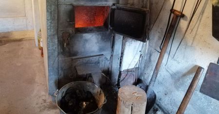 Nagła kontrola pieca bez zapowiedzi. Wchodzą do kotłowni robią zdjęcia i pomiary