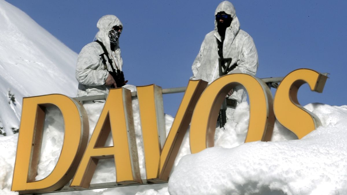 Taki widok to nic nadzwyczajnego w Davos. Służby widać na każdym kroku i dachu
