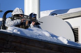 Konferencja jak wojna. Na ulicach policja, wojsko i wozy opancerzone