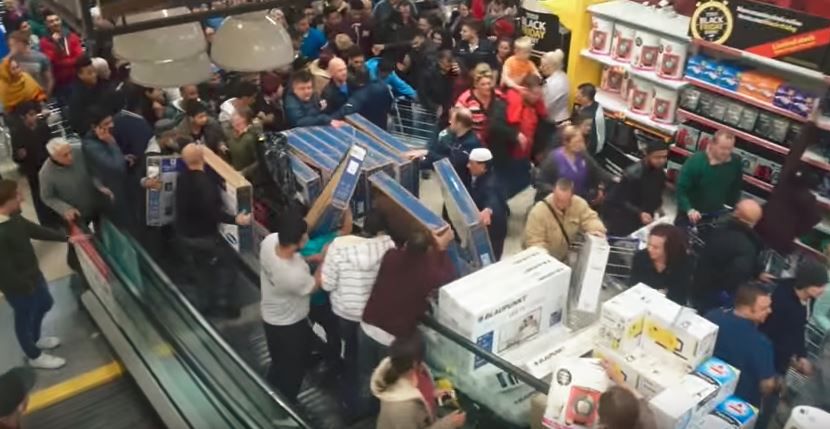 W USA w trakcie Black Friday ludzie dosłownie wyszarpują sobie zakupy z rąk