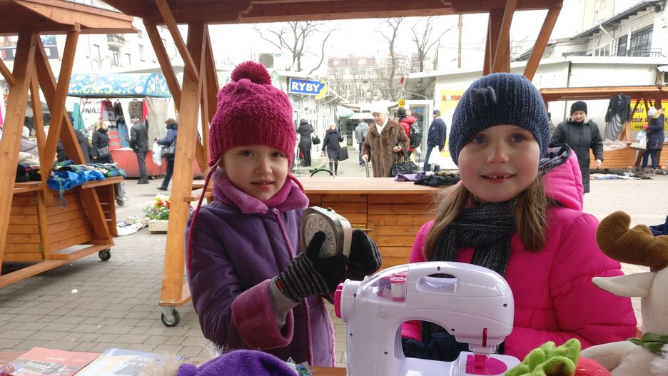 Dziewczynka zarobiła już dobre kilkadziesiąt złotych