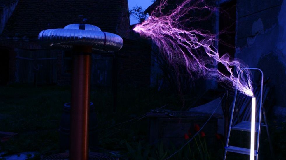 PolakPotrafi.pl: polska cewka Tesli gra błyskawicami muzykę z „Piratów z Karaibów”! 1