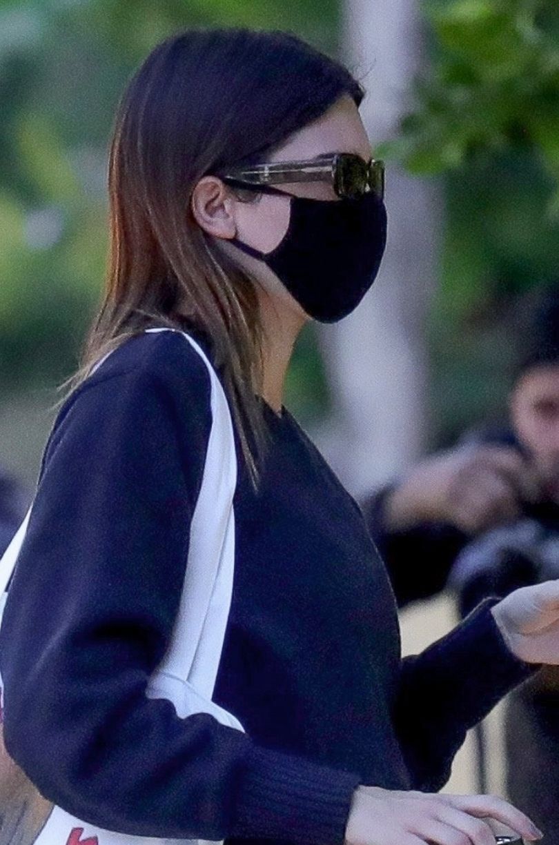 Kendall Jenner w klapkach i skarpetach maszeruje na siłownię w Beverly Hills