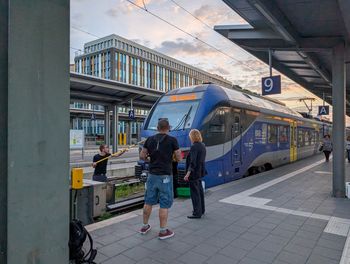 Pociąg w Niemczech zatrzymany przez brud. Kazali pasażerom wysiąść