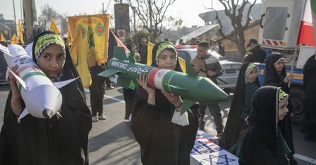 Iran składa duże zamówienie w Chinach. Kupił komponenty do rakiet balistycznych