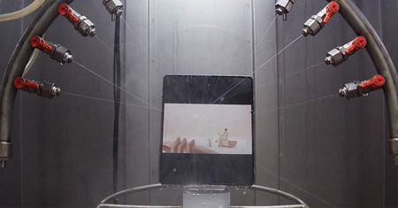 Tak Samsung sprawdza wytrzymałość składanych smartfonów. To wideo to uczta dla oczu