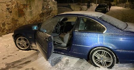 Pomógł odpalić auto - i od razu nim odjechał