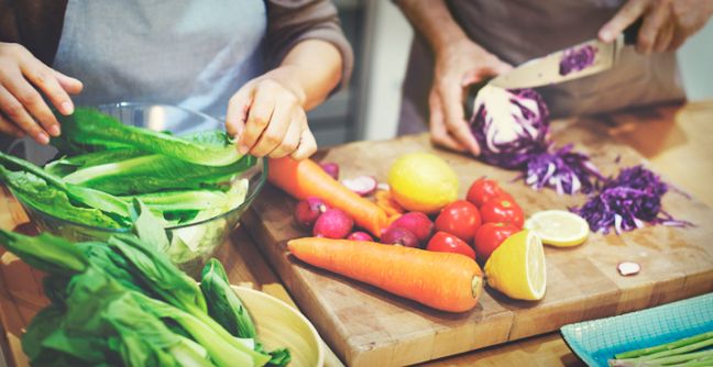 5 warzyw, które są zdrowsze po ugotowaniu niż na surowo