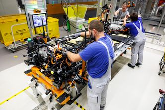 Wskaźnik PMI dla polskiego przemysłu wzrósł. Coraz bliżej "linii przełomu"