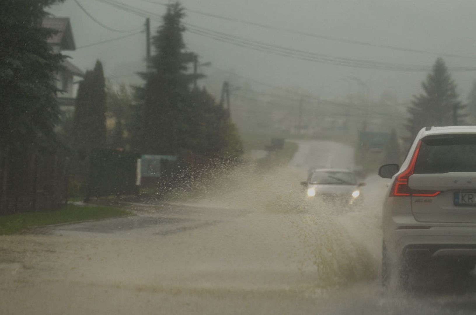 Gwałtowne burze, deszcze i grad. IMGW podnosi stopień ostrzeżeń pogodowych