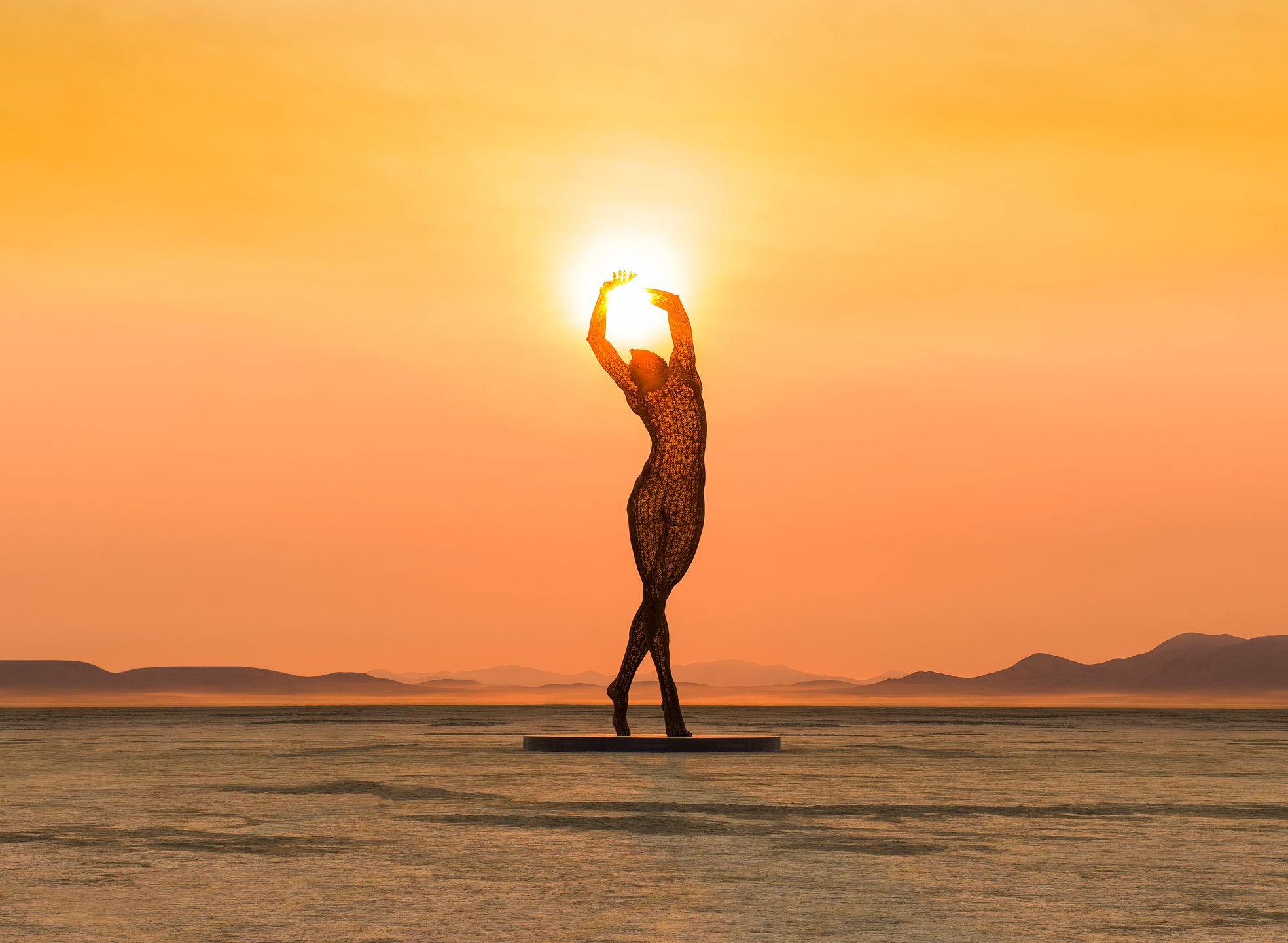 10 lat festiwalu "Burning Man" zamknięte w albumie "Dust to dawn" 1