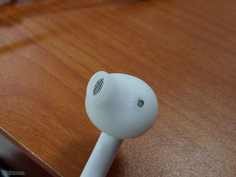 Samsung może mocno odświeżyć słuchawki dla Galaxy S6. Będą podobne do tych od iPhone'a? 14