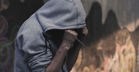 Etazen – nowy narkotyk w Polsce. Jest 60 razy mocniejszy niż morfina. Może doprowadzić do śmierci