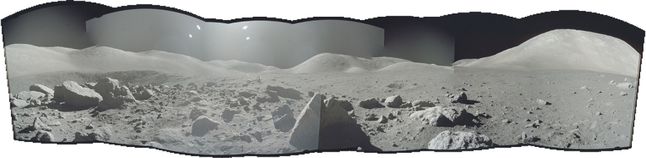 Panorama, która mogłaby powstać w powierzchni jedynego naturalnego satelity Ziemi.
