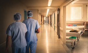 Sześciu lekarzy odeszło w dniu otwarcia placówki. Szpital odpiera zarzuty