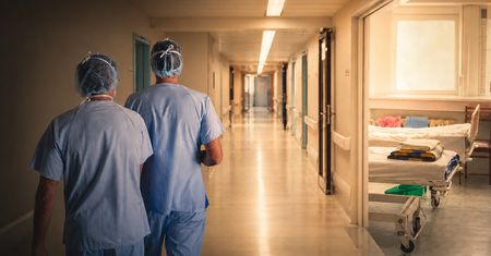 Sześciu lekarzy odeszło w dniu otwarcia placówki. Szpital odpiera zarzuty