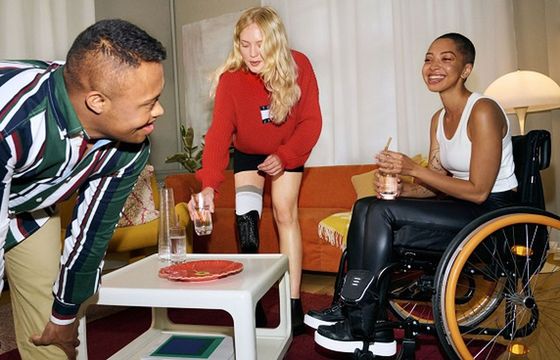 Zalando z pierwszymi kolekcjami mody adaptacyjnej dla osób z niepełnosprawnościami