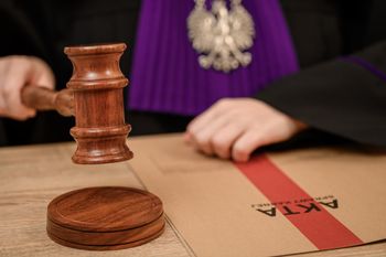 Wyrok dla naturopaty. Wmawiał chorym pacjentkom, że nie mają raka