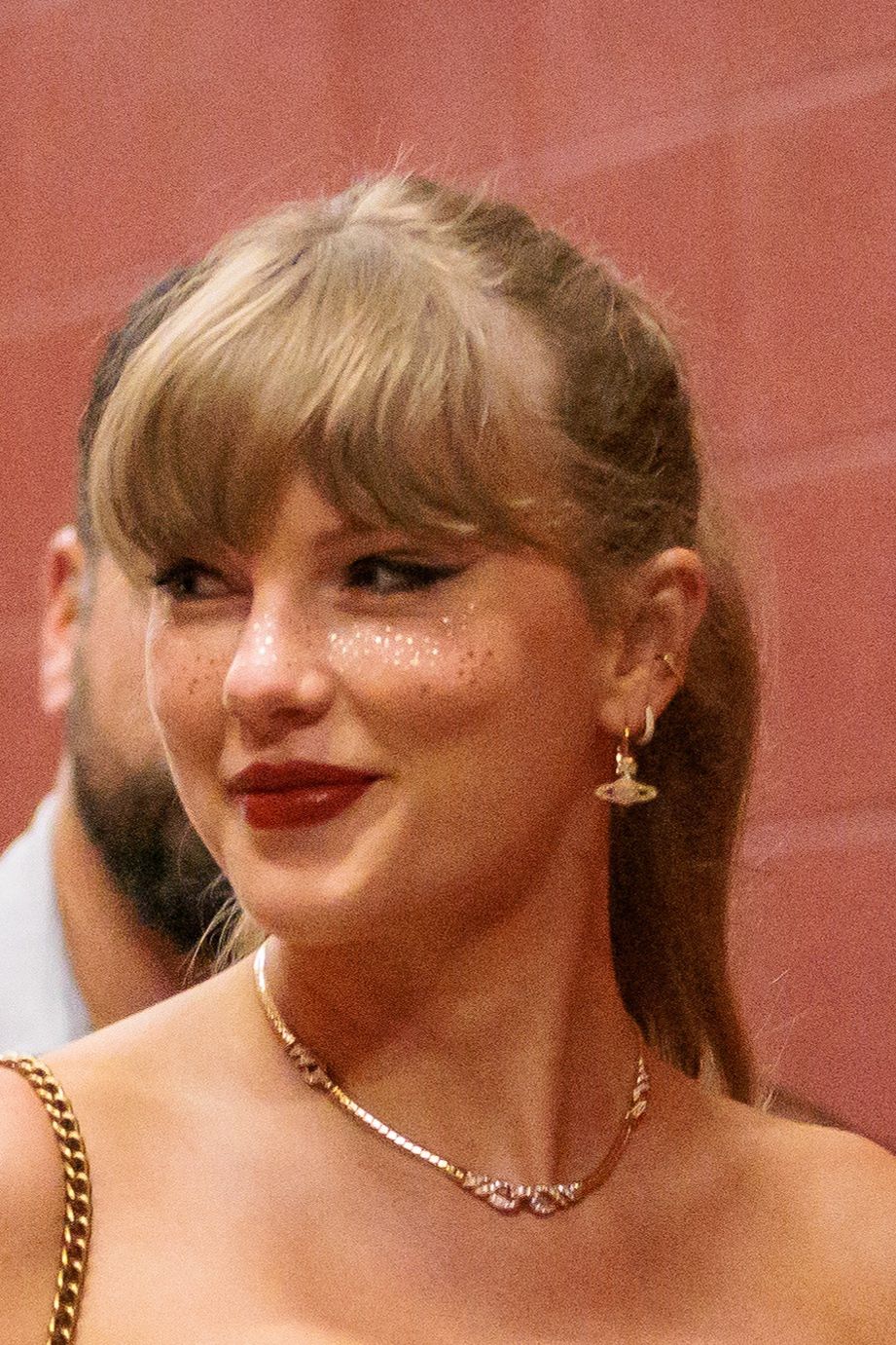 KANSAS CITY, MO - OCTOBER 07: Pop star Taylor Swift enters the stadium for the game between the Kansas City Chiefs and the New Orleans Saints on October 7th, 2024 at GEHA field Arrowhead Stadium in Kansas City, Missouri. (Photo by William Purnell/Icon Sportswire via Getty Images)