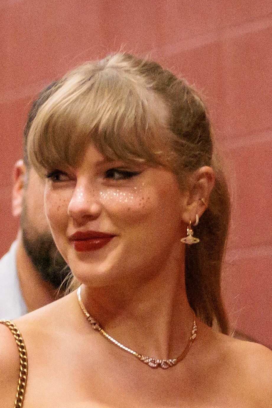 KANSAS CITY, MO - OCTOBER 07: Pop star Taylor Swift enters the stadium for the game between the Kansas City Chiefs and the New Orleans Saints on October 7th, 2024 at GEHA field Arrowhead Stadium in Kansas City, Missouri. (Photo by William Purnell/Icon Sportswire via Getty Images)